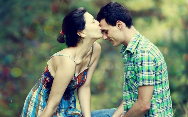 Kissing Pictures Of Love Couple Hd Kissing Wallpapers - Love Feeling Hd  Images Download - 1920x1200 Wallpaper 