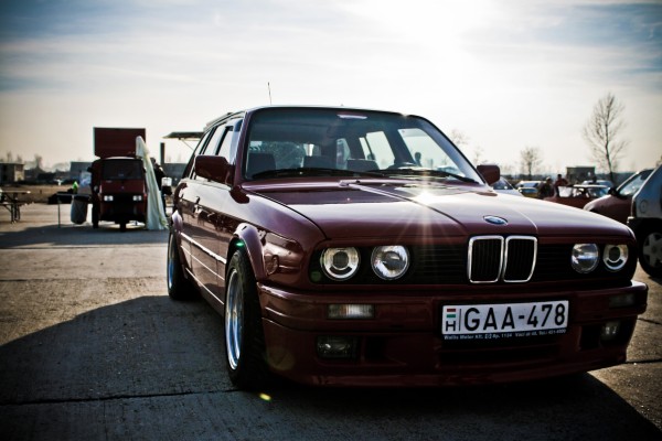 Bmw 0 Classic Car Front Wallpaper Bmw 0 Wallpaper Iphone X 1125x2436 Wallpaper Teahub Io