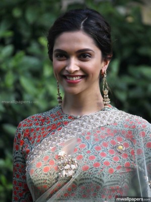 Deepika Padukone Very Happy With Beautiful Smile Face - Deepika ...