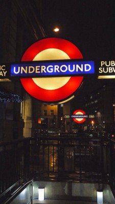 London Underground Wallpapers - Piccadilly Circus Underground 60's ...