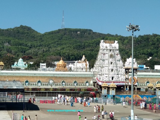 Venkateswara Temple, On Tirumala Hills In Tirupati - Tirumala Vaikunta ...