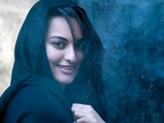 Sonakshi Sinha Close Up Hd Wallpaper Film Star Girl Name 900x675