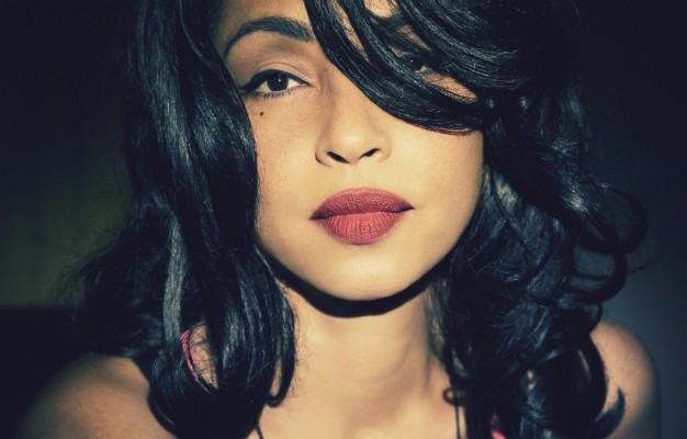 British Black Beauty Sade Adu Wallpaper - Sade Love Deluxe Album Cover ...