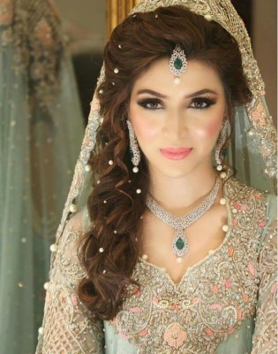 Pakistani Beautiful Bridal Makeup Ideas 2014-2015 Wallpapers - Dulhan Pic  Download Hd - 900x1348 Wallpaper 