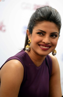 Priyanka Chopra Ka Full - 1366x2101 Wallpaper - teahub.io(00)