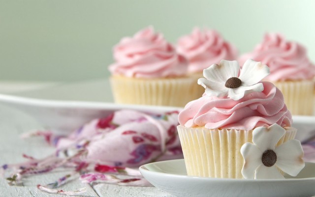 Cute Pink Cupcakes Wallpaper