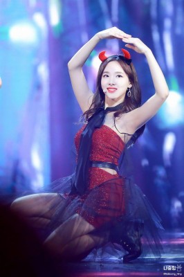 She Exudes Mischievous Aura With This Devil S Outfit Twice Nayeon Tt Costume 650x975 Wallpaper Teahub Io