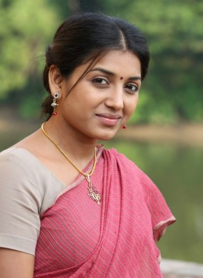 Tamil Actress Haritha Cute Hd Wallpapers Best Pics - Tamil Actress Cute Hd  - 1000x1369 Wallpaper 