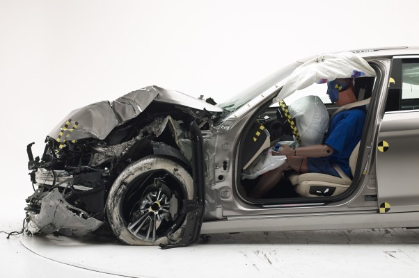 Bmw 5 Series Crash - 4076x2706 Wallpaper - teahub.io