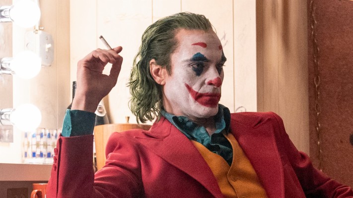 Joaquin Phoenix Joker Dc Universe - Joaquin Phoenix Joker Smoking -  1591x895 Wallpaper 