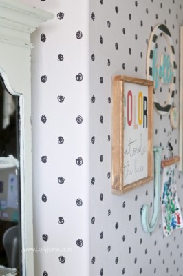 Peel And Stick Wallpaper Can Totally Transform A Space - 683x1024 ...