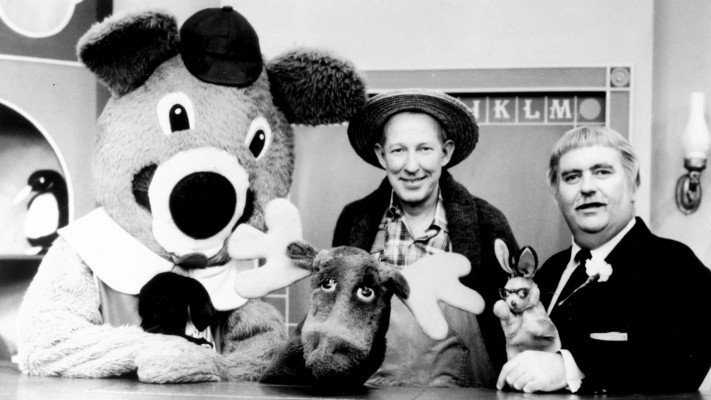 Captain Kangaroo Wallpaper Dancing Bear Captain Kangaroo 2048x1152