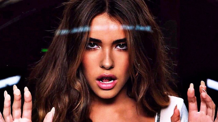 Madison Beer Wallpaper 4k - 1080x1920 Wallpaper - teahub.io