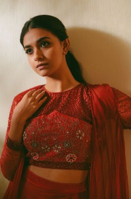 keerthi suresh hot latest keerthi suresh hot latest
