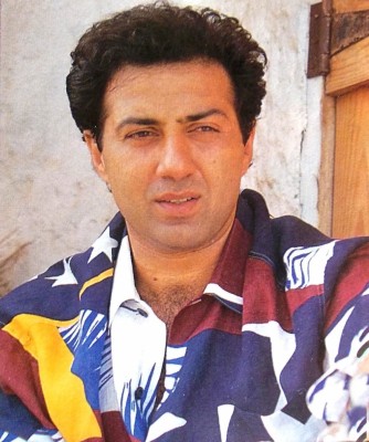 Sunny Deol Giving Salute To Indian Army - Maa Tujhe Salaam Dialog ...