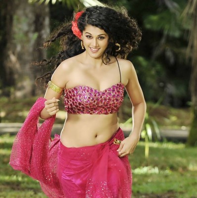 Taapsee Pannu In Mogudu - 645x960 Wallpaper - teahub.io