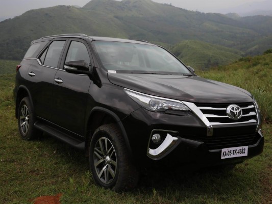 Fortuner Car Photo Hd - 1600x1200 Wallpaper - Teahub.io