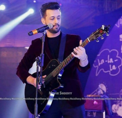 Atif Aslam With Guitar - 1024x768 Wallpaper - teahub.io