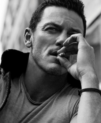 Pic - Luke Evans Photoshoot 2017 - 992x1200 Wallpaper - teahub.io