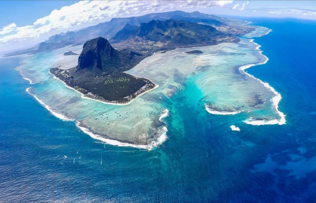 Waterfall Illusion South-west Mauritius - Illusion Mauritius Underwater ...