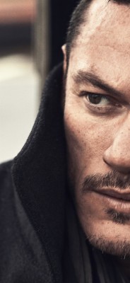 Pic - Luke Evans Photoshoot 2017 - 992x1200 Wallpaper - teahub.io