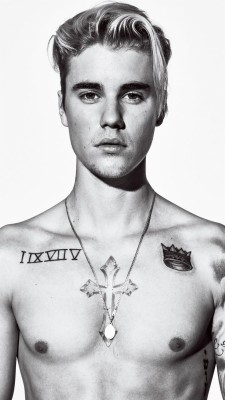 Shirtless Justin Bieber Black And White 675x10 Wallpaper Teahub Io