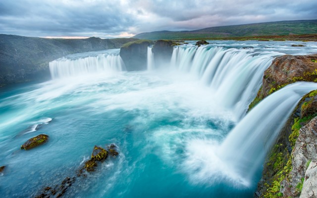 Shaki Armenia Waterfall Wallpaper - Godafoss - 2560x1600 Wallpaper ...