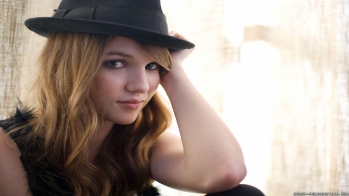 Kay Panabaker - 2560x1440 Wallpaper - teahub.io