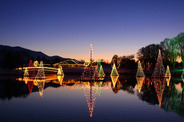 Salem Pond Town Christmas - 4752x3168 Wallpaper - teahub.io