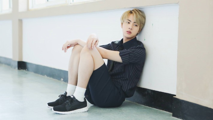 Jin Bts - 676x1200 Wallpaper - teahub.io