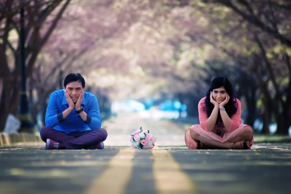 Boy Girl Sitting On Bench Back Side - 3840x2160 Wallpaper 