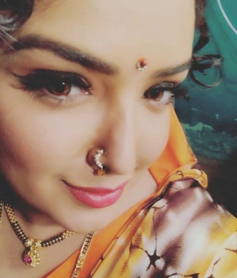 Bhojpuri Girl Hd Wallpaper - Monalisa Hot Song Youtube - 1920x1080