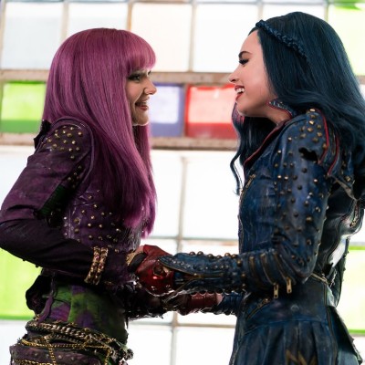 Dove And Sofia Carson - Descendants Mal And Evie - 1080x1080 Wallpaper ...