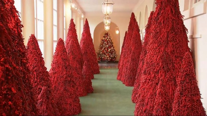 Melania Trump Red Christmas Trees - 1600x900 Wallpaper - teahub.io
