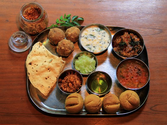 Baati Chokha Navratri - Traditional Food Of Rajasthan - 1024x768