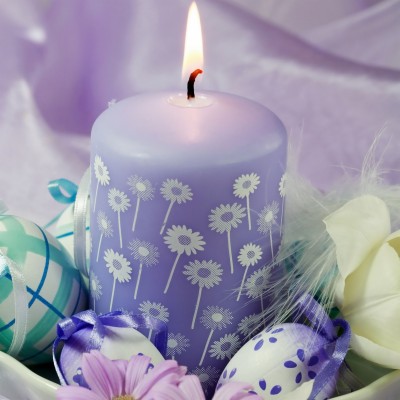 Easter Eggs And Candle - 2732x2732 Wallpaper - teahub.io