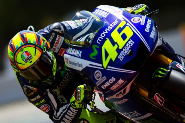 Motogp Wallpaper Valentino Rossi Motogpic Pinterest - Valentino Rossi ...