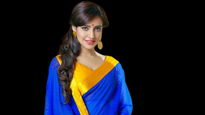 neha sharma in saree hot