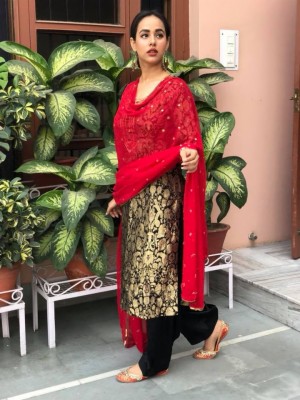 sunanda sharma suits