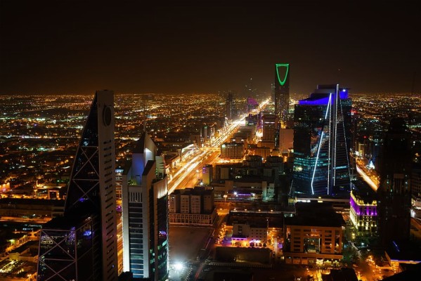 Cityskyline During Nighttime, Riyadh, Saudi Arabia, - 910x607 Wallpaper -  