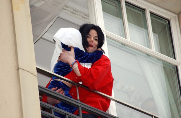 michael jackson berlin hotel adlon