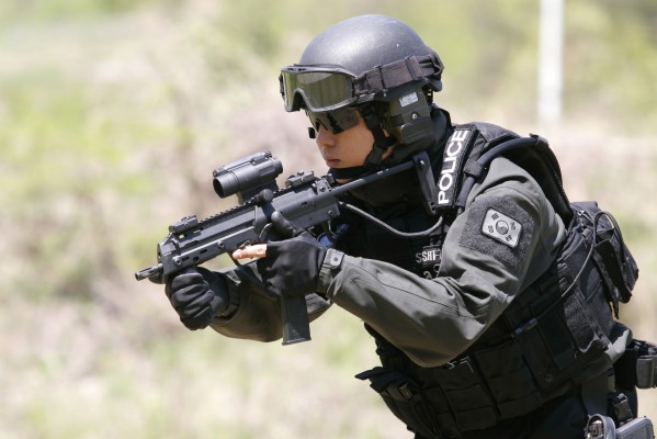 Swat Wallpaper Wallpapers For Desktop Swat Police 1600x1067 Wallpaper Teahub Io