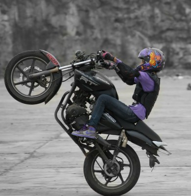 Anam Hashim Wheelie Stunt Bike In India 749x768 Wallpaper Teahub Io