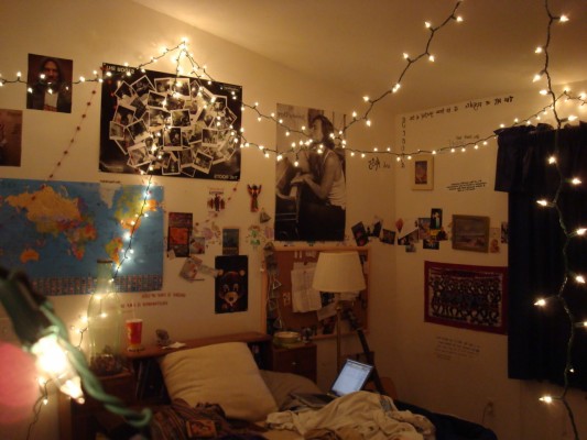 Tumblr Room With Decorated Walls - Bulb String Lights Bedroom ...