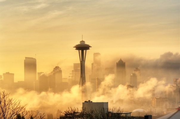 Download Wallpaper Space Niddle , Seattle, Washington - Space Needle In  Clouds - 1800x1191 Wallpaper 