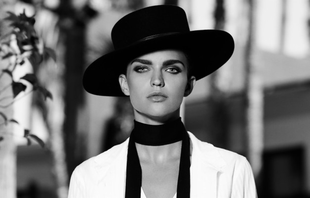 Photo Wallpaper Hat, Black And White, Ruby Rose - Model With Black Hat ...
