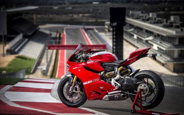 Ducati Panigale V4 R - 1080x2160 Wallpaper 