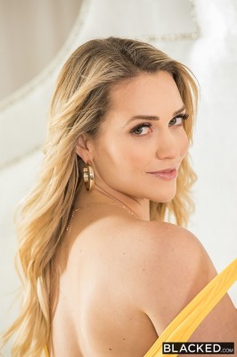 Mia Colucci - 861x1050 Wallpaper - teahub.io