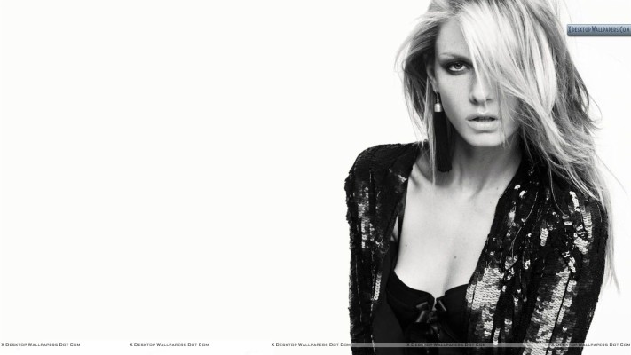 H&m Magazine  - HD Wallpaper
