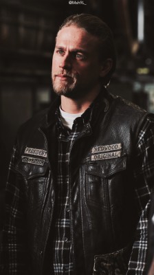 Charlie Hunnam Sons Of Anarchy - 1687x3000 Wallpaper - teahub.io